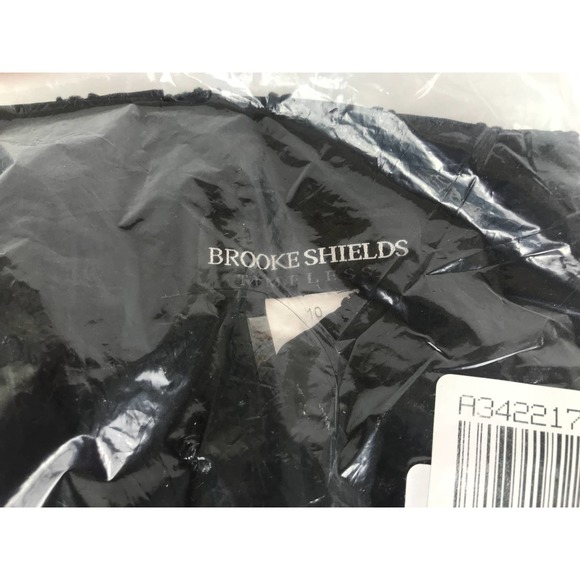 BROOKE SHIELDS Timeless Button Front Blouse With Ruffle Black Reg 10 New A342217 - Picture 5 of 8